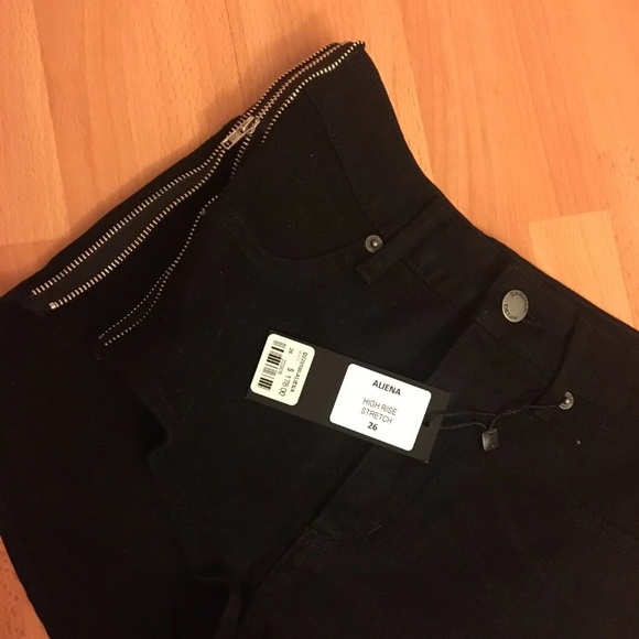 LF Carmar Black Zipper Shorts - Picture 7 of 7